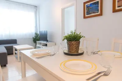 Una televisión o centro de entretenimiento en WELCS APARTAMENTO 288 PDA cerca del mar