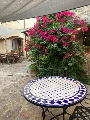 Jardín al aire libre en Charming village house for families & cyclists