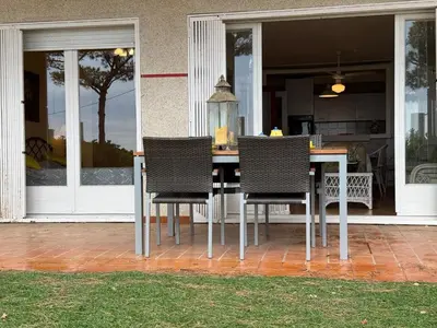 Un patio o zona al aire libre en VILLAS COSETTE Apartamento TAMARIUS