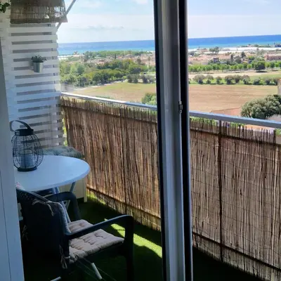 Un balcón o terraza de Apartamento con vistas al mar y montaña - Piscina
