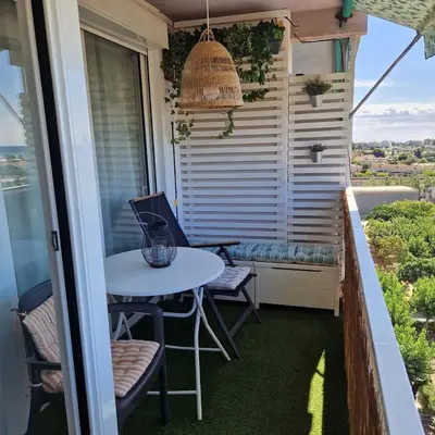 Un balcón o terraza de Apartamento con vistas al mar y montaña - Piscina