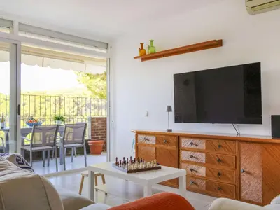 Una televisión o centro de entretenimiento en Apartment Sol Pins Tamariu by Interhome