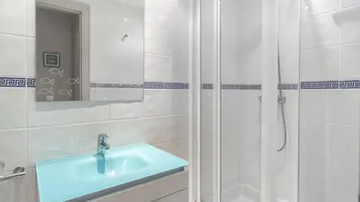 Un baño de Posidonia Suite - Amplio apartamento junto al mar
