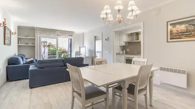 Una cocina o zona de cocina en Posidonia Suite - Amplio apartamento junto al mar
