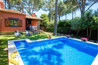 Piscina en o cerca de Níspero