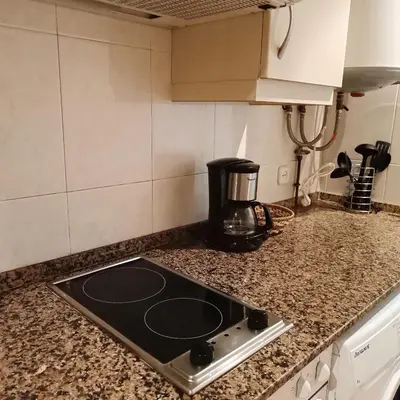 Una cocina o zona de cocina en Vivalidays Katalin - Fenals - LLoret de Mar