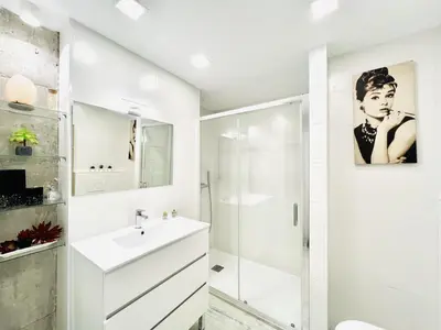 Un baño de WELCS APARTAMENTO 290 PDA con piscina y vistas