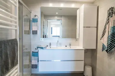 Un baño de SeaHomes Vacations - Cala Banys Seafront Apt & PKG