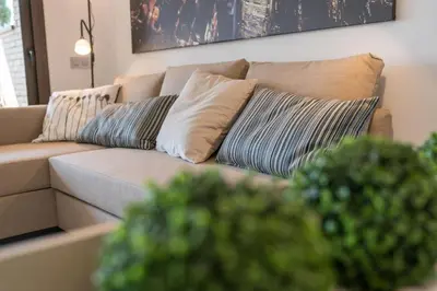 Zona de estar de SeaHomes Vacations - Cala Banys Seafront Apt & PKG
