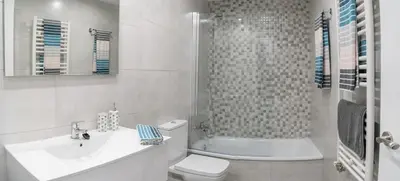 Un baño de SeaHomes Vacations - Cala Banys Seafront Apt & PKG