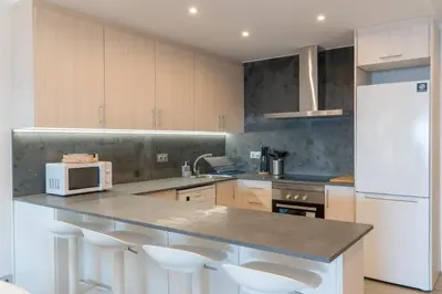 Una cocina o zona de cocina en SeaHomes Vacations - Cala Banys Seafront Apt & PKG