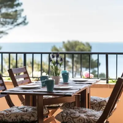 SeaHomes Vacations - Cala Banys Seafront Apt & PKG