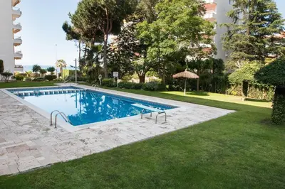 Piscina en o cerca de SeaHomes Vacations - Seafront Apt Fenals & PKG