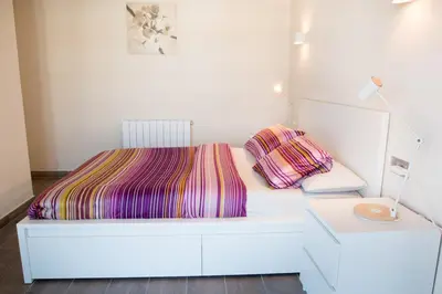 Cama o camas de una habitación en SeaHomes Vacations - Seafront Apt Fenals & PKG