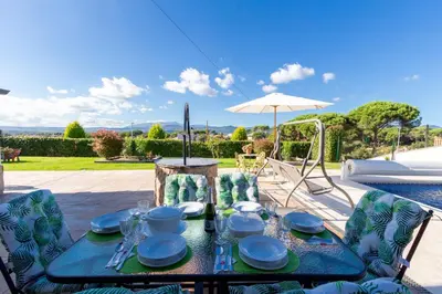Un balcón o terraza de Catalunya Casas Beautiful villa just 25 km from the beach of Lloret de Mar
