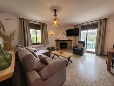 Plano de Casa Feliç, 6 people, fireplace and HotTub