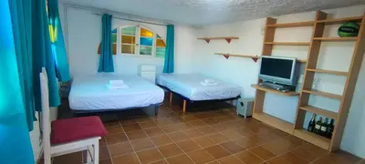 Una televisión o centro de entretenimiento en Miramar House Santa Susanna