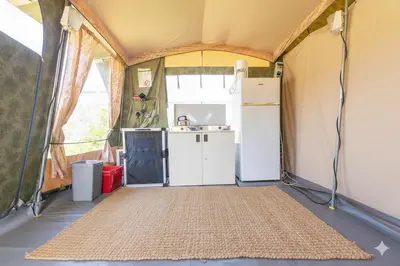 Una cocina o zona de cocina en Glamlodge camping la masia