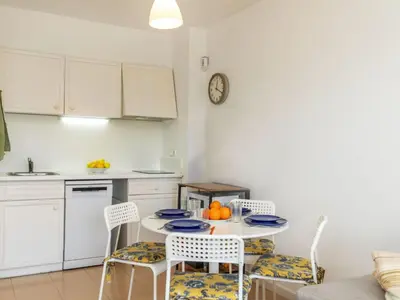 Una cocina o zona de cocina en Apartment Coto Faisán Sun & Nature by Interhome