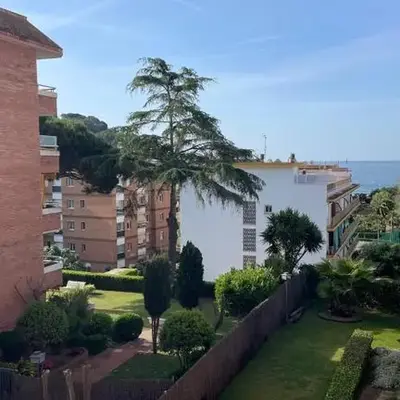 Elegante apartment with pool near the sea
