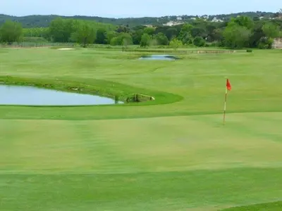 Instalaciones para jugar al golf en la casa o chalet o alrededores