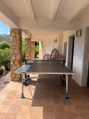 Instalaciones para jugar al ping pong en Casa con piscina - ideal familias y grupos en Begur o alrededores