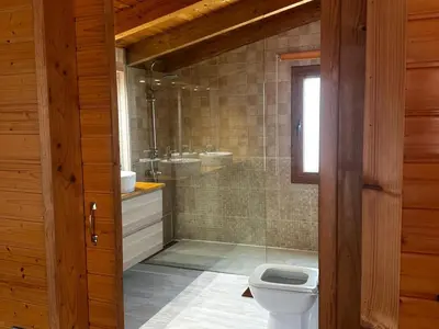 Un baño de Villa Wood Dreams – Villa de madera en Calonge, con jacuzzi y piscina privada - ES-209-95