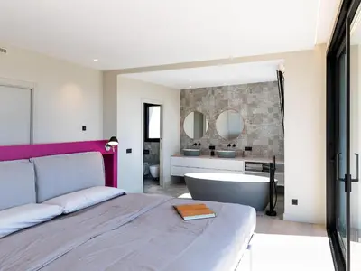 Cama o camas de una habitación en Costa Brava: Villa de lujo con piscina privada y eficiencia energética - ES-209-99