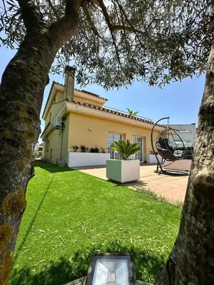 Jardín al aire libre en Seahomes Vacations - Charming House with Private Pool
