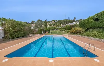 Piscina en o cerca de Pili by Danlux Invest