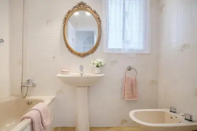 Un baño de Pili by Danlux Invest
