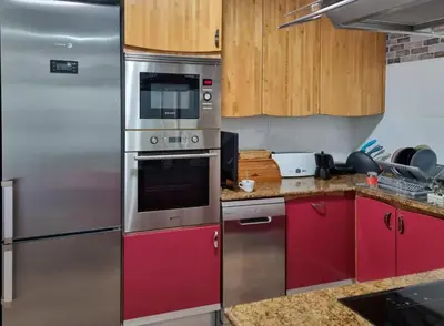 Una cocina o zona de cocina en Voramar, Apartamento a primera línea de mar y con piscina