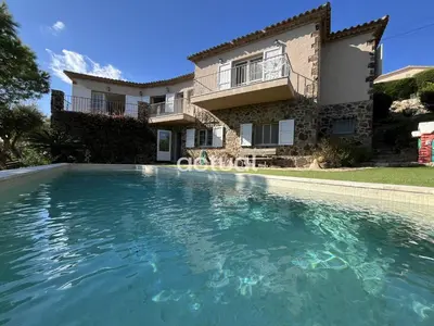 Piscina en o cerca de Casa L'Olivera