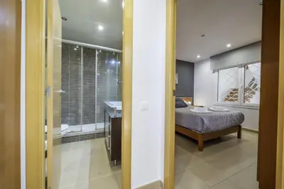 Cama o camas de una habitación en Pau Picasso 3 - Piso en Tossa con terraza y A/A