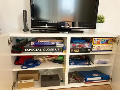 Una televisión o centro de entretenimiento en Fenals Beach Penthouse