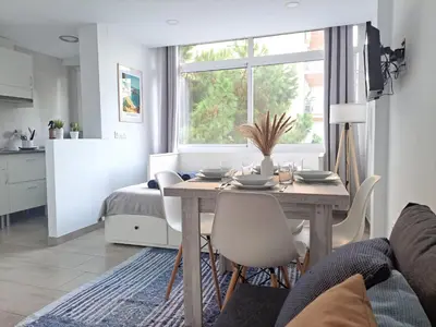 Zona de estar de Apartamento tipo estudio con piscina en Blanes