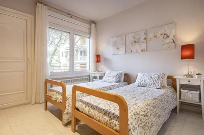 Cama o camas de una habitación en Casa con plaza de parking