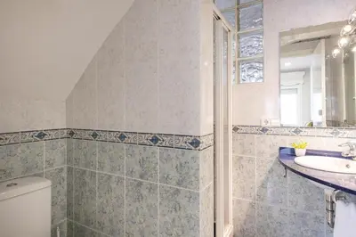 Un baño de Casa con plaza de parking