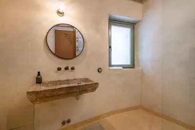 Un baño de Luxurious Barri Vell House - Heart of the Old Town