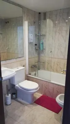 Un baño de Room in shared apartment