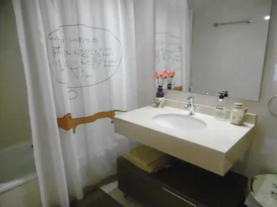 Un baño de Amplio apartamento con piscina y aire acondionado