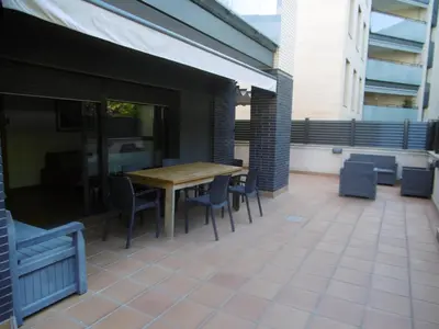 Un balcón o terraza de Amplio apartamento con piscina y aire acondionado