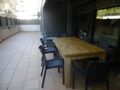 Un balcón o terraza de Amplio apartamento con piscina y aire acondionado