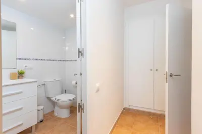 Un baño de Apartamento frente al mar con terraza en Palamós