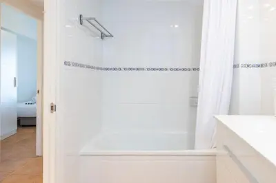 Un baño de Apartamento frente al mar con terraza en Palamós