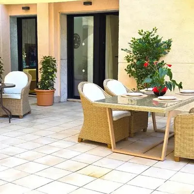 NEXTHOME Chill Out & Pool City Center