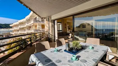 Un balcón o terraza de EVH120 Apartamento en primera linea