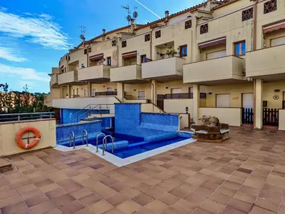 Piscina en o cerca de EVH123 Casa adosada con piscina comunitaria