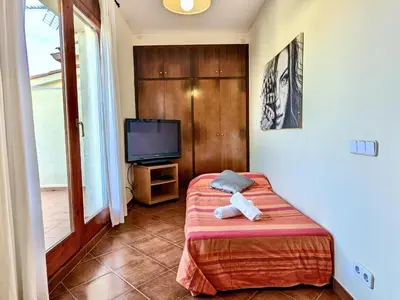 Cama o camas de una habitación en EVH123 Casa adosada con piscina comunitaria