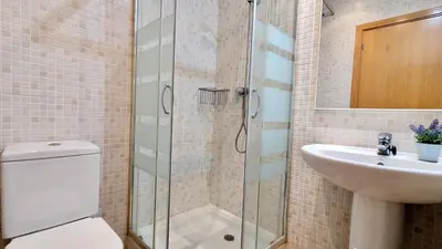 Un baño de EVH127 Bajo con terraza y piscina comunitaria